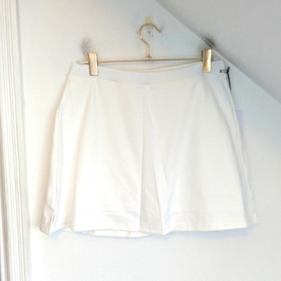 WEWOREWHAT Optic White Pull-on Built-Shorts Active Tennis Skort NEW Size M - Picture 1 of 9